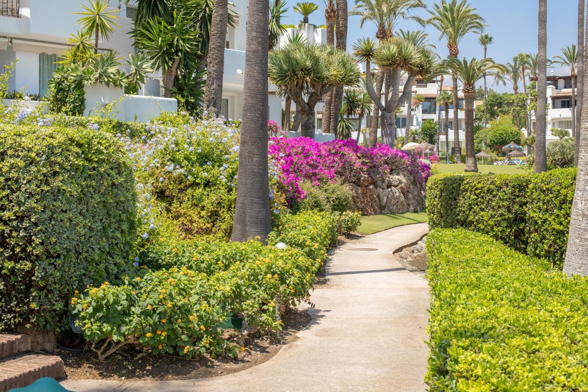 Hanami Alcazaba Beach Front Sea View Estepona Exterior photo